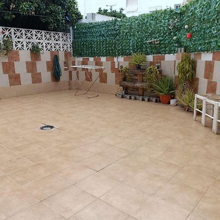8 Mins Walk To Train Station Low Cost Youth Hostel Sevilla Eksteriør bilde